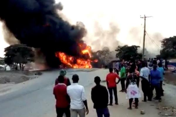 13 قتيلًا في انفجار شاحنة وقود في كينيا