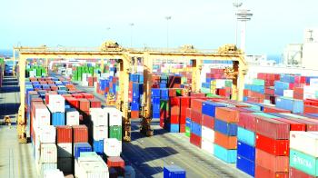 12 % ارتفاعا في أعداد حاويات المسافنة بالموانئ