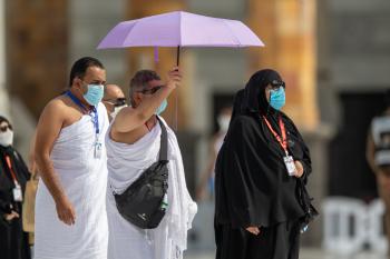 انطلاق رحلة الحج.. طلائع ضيوف الرحمن تؤدي طواف القدوم