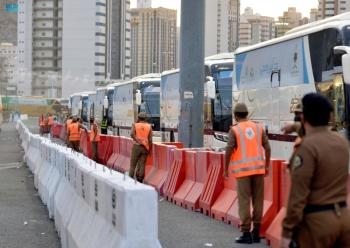 أفواج الحجيج .. من كل فج عميق