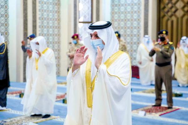 أمير الشرقية يؤدي صلاة عيد الأضحى المبارك