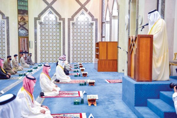 أمير الشرقية يؤدي صلاة عيد الأضحى المبارك