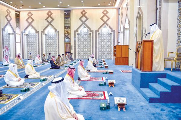 أمير الشرقية يؤدي صلاة عيد الأضحى المبارك