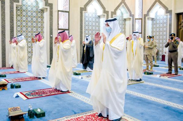 أمير الشرقية يؤدي صلاة عيد الأضحى المبارك