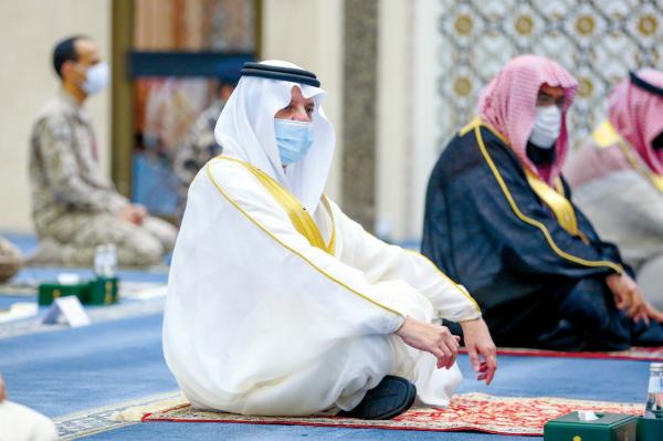 أمير الشرقية يؤدي صلاة عيد الأضحى المبارك