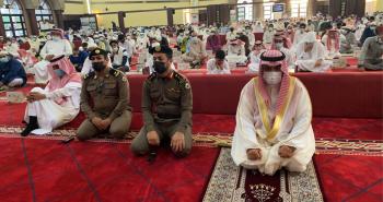 محافظو الشرقية مع جموع المصلين بالمساجد