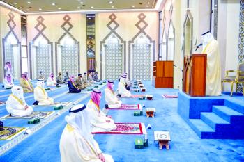 أمير الشرقية يؤدي صلاة عيد الأضحى المبارك