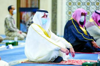 أمير الشرقية يؤدي صلاة عيد الأضحى المبارك
