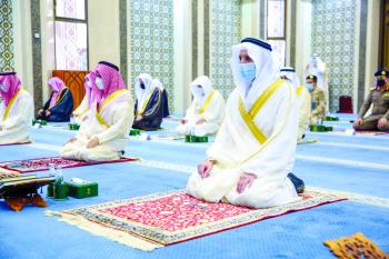 أمير الشرقية يؤدي صلاة عيد الأضحى المبارك