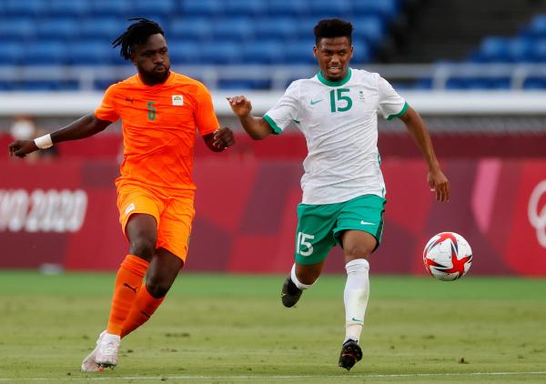 الشوط الاول ينتهي بالتعادل بين الاخضر وساحل العاج