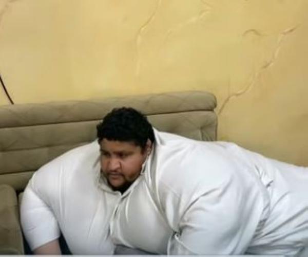 طائرة خاصة تقل «منصور الشراري» للعلاج من السمنة