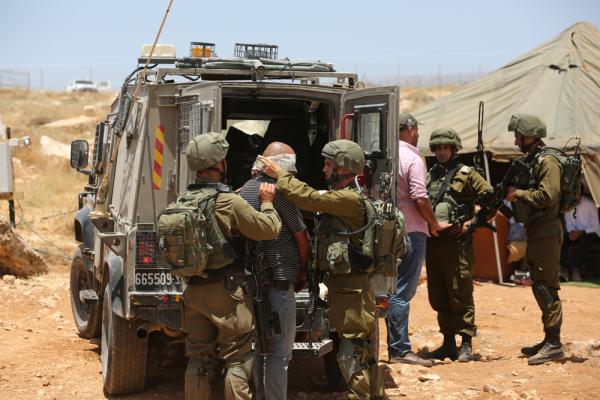 الاحتلال يعتقل فلسطينيين من طوباس