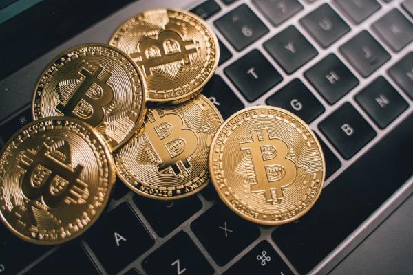 «بتكوين» تقفز فوق 40 ألف دولار