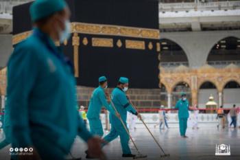 تكثيف عمليات التعقيم بالمسجد الحرام مع بدء استقبال المعتمرين