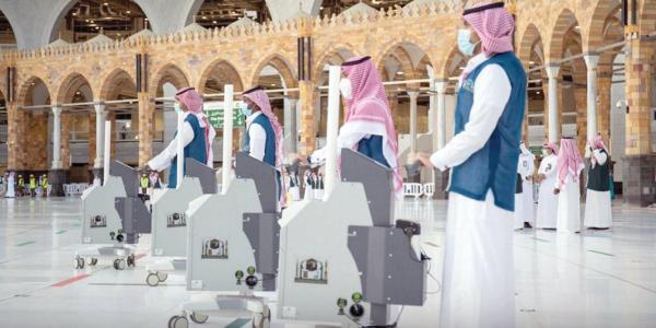 تكثيف عمليات التعقيم بالمسجد الحرام لاستقبال المعتمرين