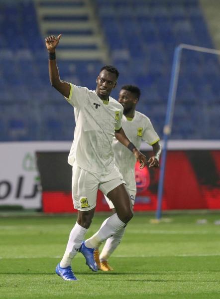 الصحفي يترك معسكر الاتحاد