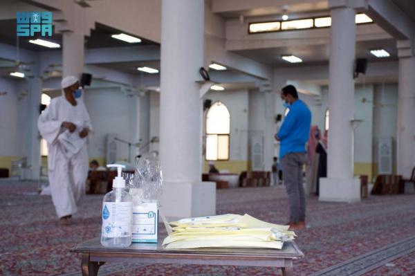 إعادة افتتاح 3 مساجد بعد تعقيمها في منطقتين