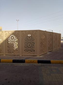 تغطية محولات الكهرباء بسواتر جمالية في الجبيل