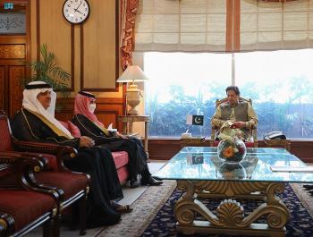 رئيس وزراء باكستان يبحث مع وزير خارجية المملكة فرص الاستثمار