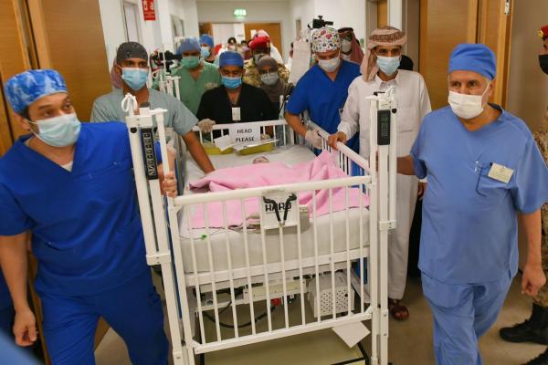 شاهد.. نجاح عملية فصل التوأم الطفيلي اليمني