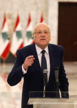ميقاتي يبدأ البحث عن حكومته.. ولبنان يدخل في الإضراب
