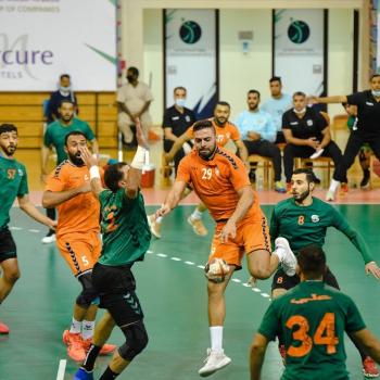 اتحاد اليد يشعل الاثارة مبكرا