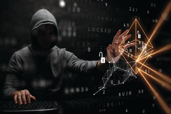 المملكة تواجه جرائم المعلومات بحزمة إجراءات وعقوبات مغلظة