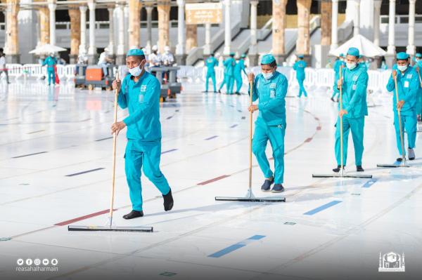 جهود مكثفة بالحرمين استعدادا لموسم العمرة