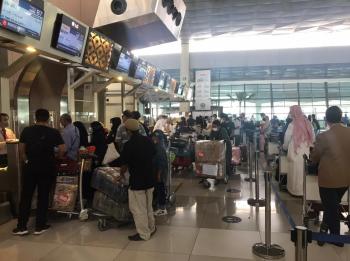بالصور .. الرحلة الثانية لعودة المواطنين تغادر جاكرتا