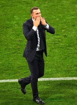 شيفتشينكو ينهي مسيرته مع منتخب أوكرانيا