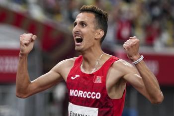 المغربي البقالي ينهي الاحتكار الكيني