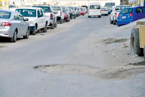 صناعية الثقبة.. «عشوائية» ومركبات مهملة