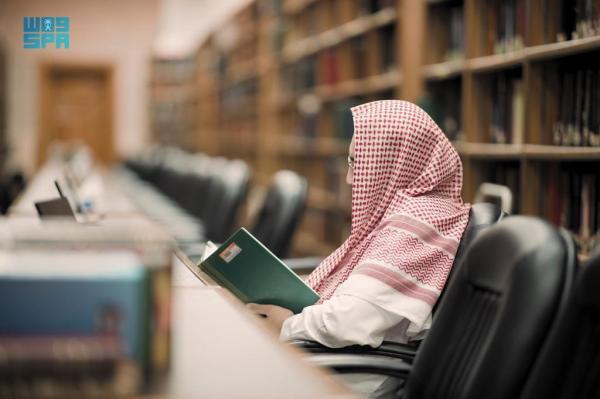 «مكتبة المسجد النبوي».. منارة للعلم بمدينة المصطفى