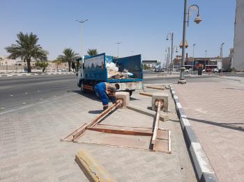 رفع اللوحات الدعائية المخالفة بشوارع الدمام