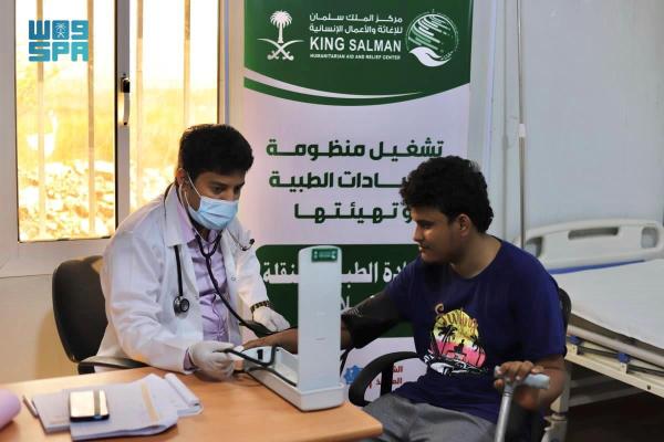 علاج 141 نازحا في مخيم وعلان