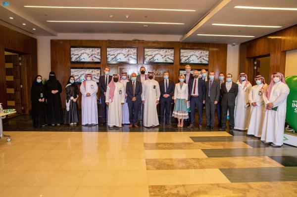 وزارة الاستثمار تبحث تطوير التعاون مع وفد تجاري من لاتفيا