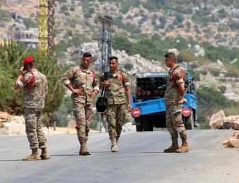 وزير سابق يتهم «حزب الله» باستعمال اللبنانيين دروعا بشرية