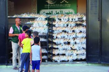 20 ألف ربطة خبز للأسر المحتاجة في لبنان يوميا