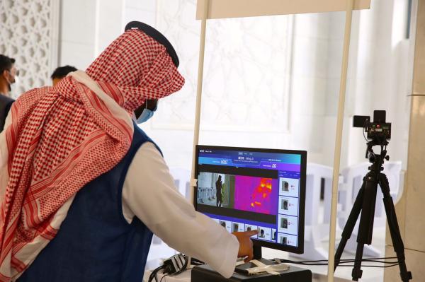 تجهيز مسارات التنقل والطواف