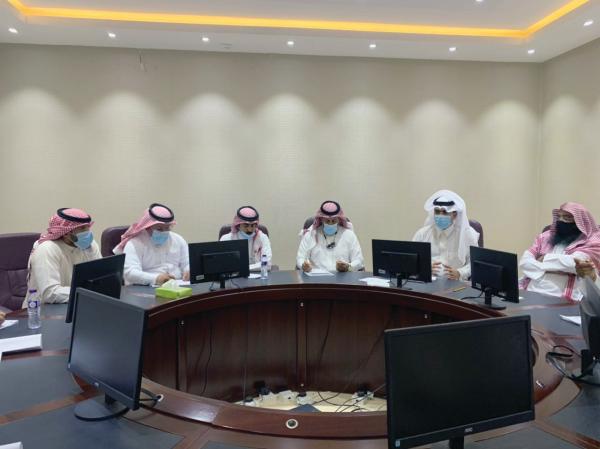 مناقشة تطوير سوق الأنعام بحفر الباطن