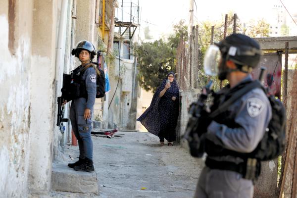 الاحتلال يعتقل 3 فلسطينيين من نابلس