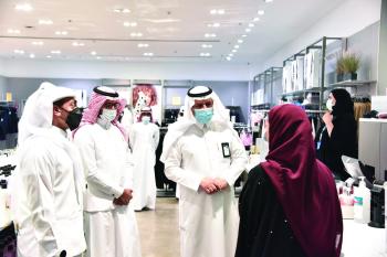 ترحيل 4 وافدين.. وإنذار 76 منشأة مخالفة لـ«التوطين»