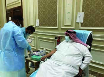 أهالي العيون يتفاعلون مع حملة «من الكرم التبرع بالدم»