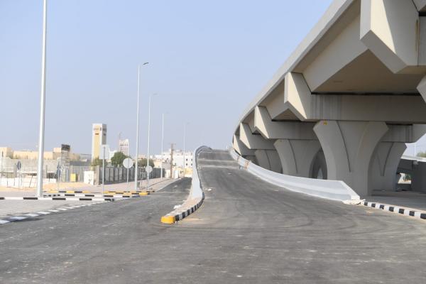 98 % إنجازا بجسر امتداد طريق الأمير نايف بالدمام
