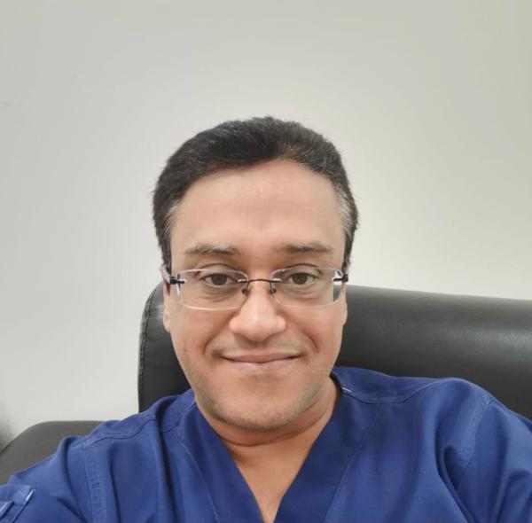 طبيب يحذر الجماهير
