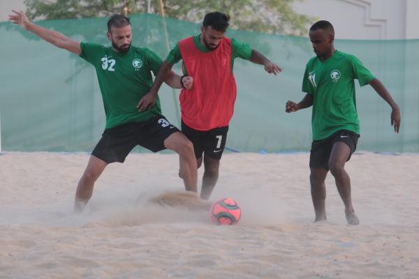 'الشاطئية' يواصل تدريباته في معسكر الجبيل