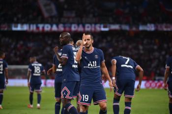 سان جيرمان يضرب بقوة وينفرد بصدارة الدوري الفرنسي