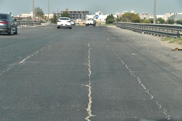 أضرار عيوب الطرق..خسائر فادحة ومسؤولية تائهة
