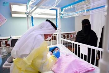 التوأم الطفيلي «عائشة» تخرج من العناية وتعود إلى اليمن قريبا