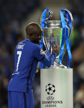 دي بروين ينافس كانتي وجورجينيو على جائزة لاعب العام في أوروبا